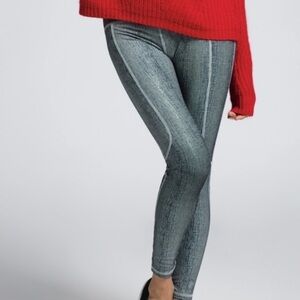 NWT Joe’s Jeans Women’s Off Duty Leggings Silver Scale Print Size Small